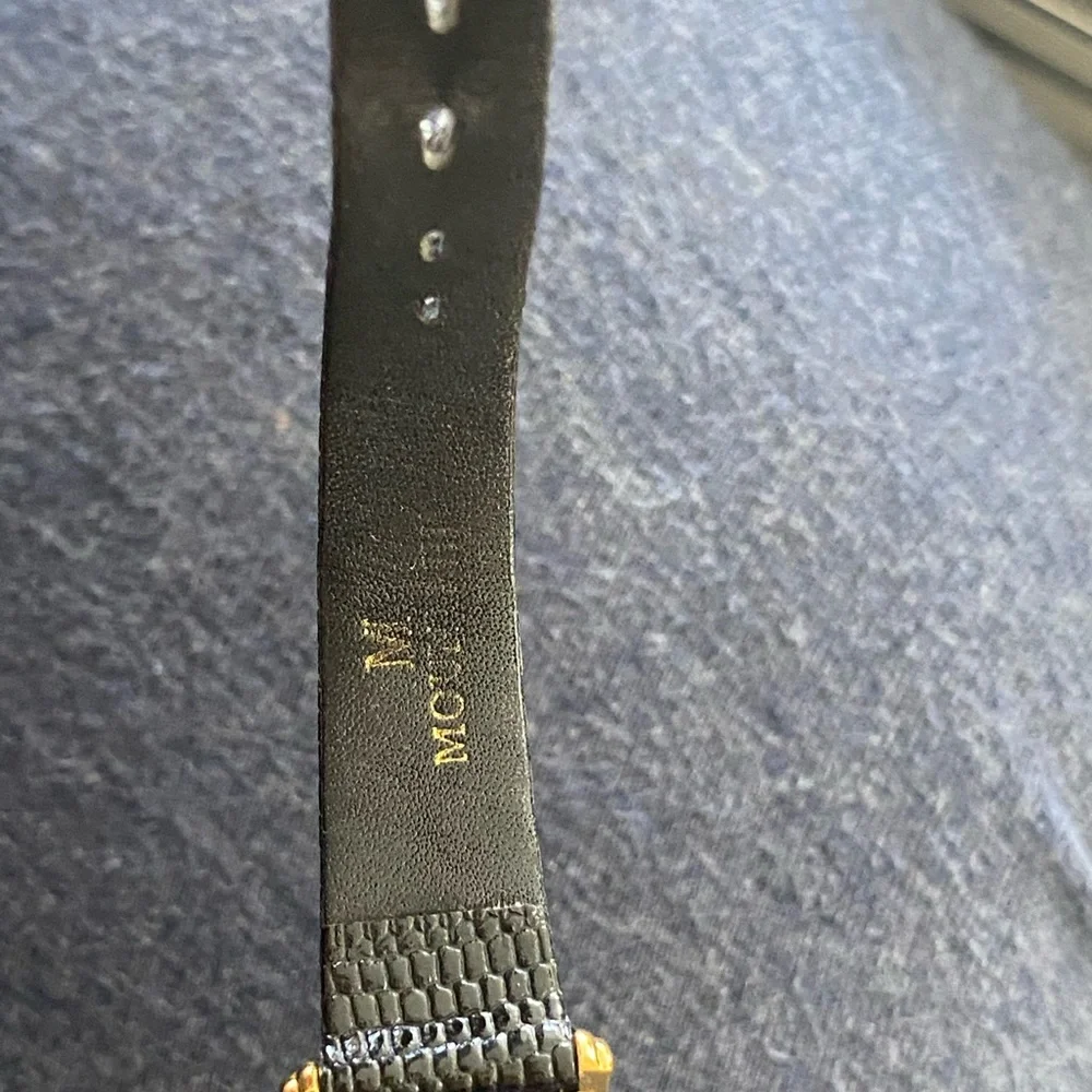 🌷sold🌷Givenchy Ladies watch - Picture 6 of 8